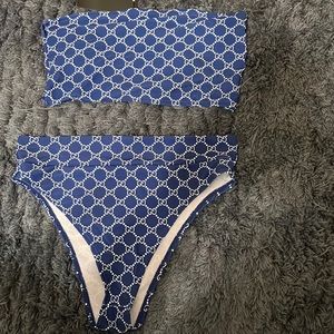 Two piece swimwear sz L
